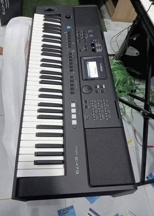 Vendo Yamaha PSR-E 473 de 7 oitavas ( 380€)