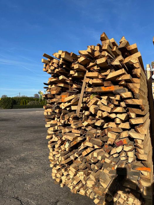 Drewno opałowe dębina 3,6 m na palecie 400 zł za paczkę