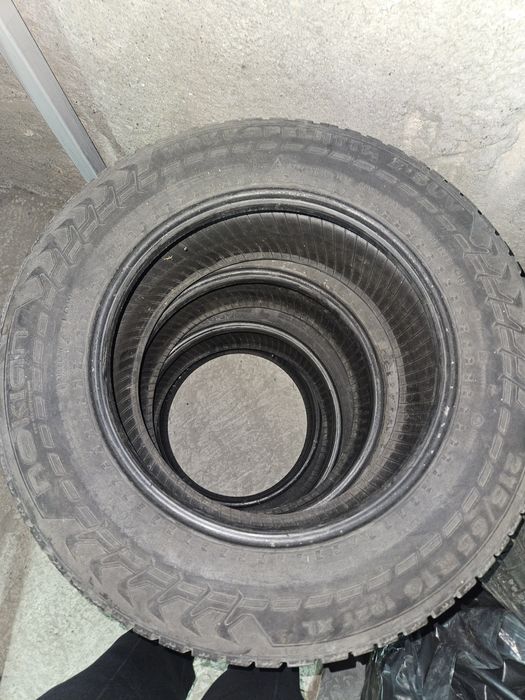 Резина зимова Nokian 215/65 r16