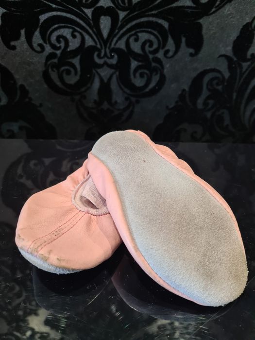 ZESTAW 4 pary buty dla dziewczynki rozmiar 24 długość stopy 16 cm