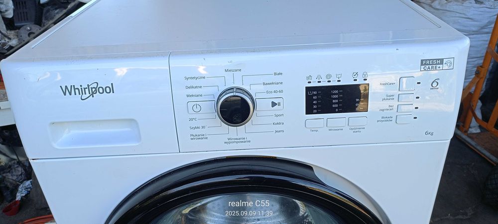 SPRZEDAM  pralkę whirlpool 6kg. 1200obr. 4letnią