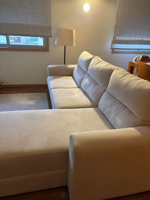 Sofá bege com chaise longue muito bom estado