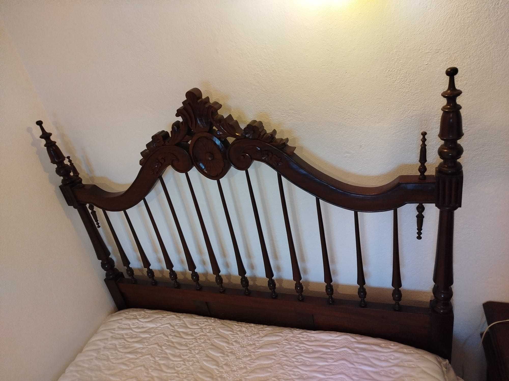 Quarto antigo completo