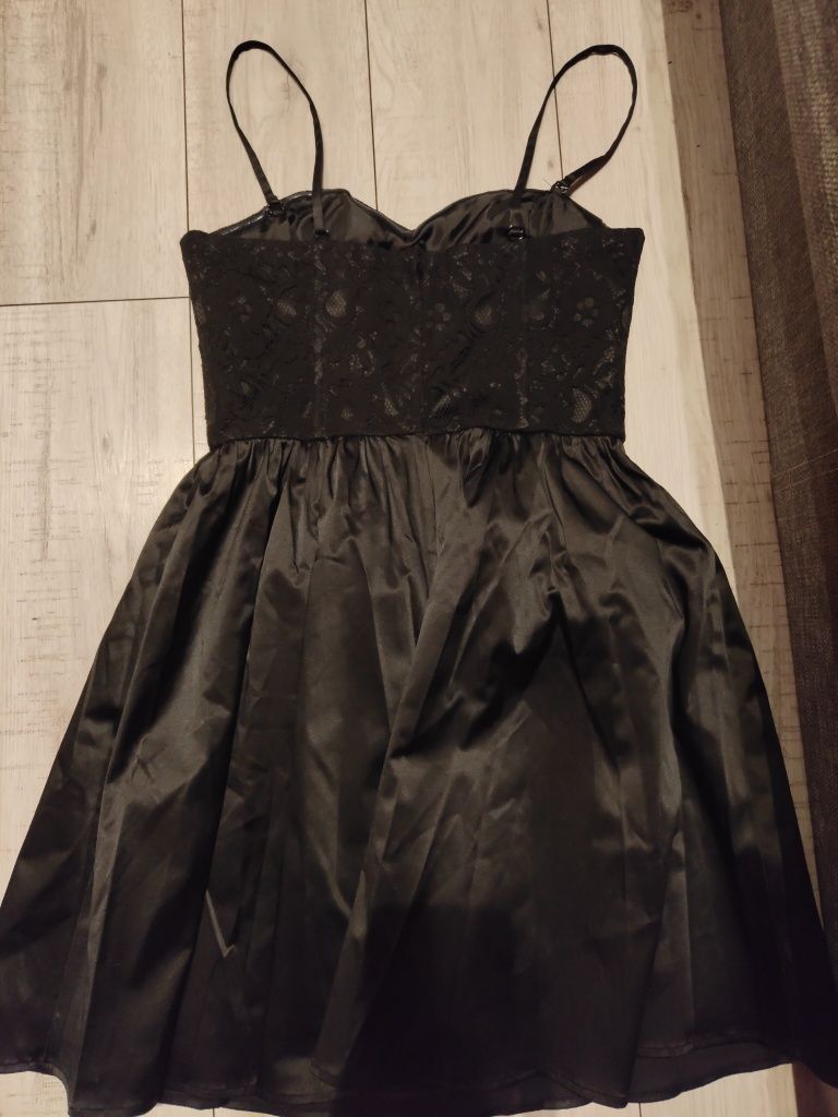 Sukienka krótka czarna ma ramiączkach z koronką rozmiar 38 HM