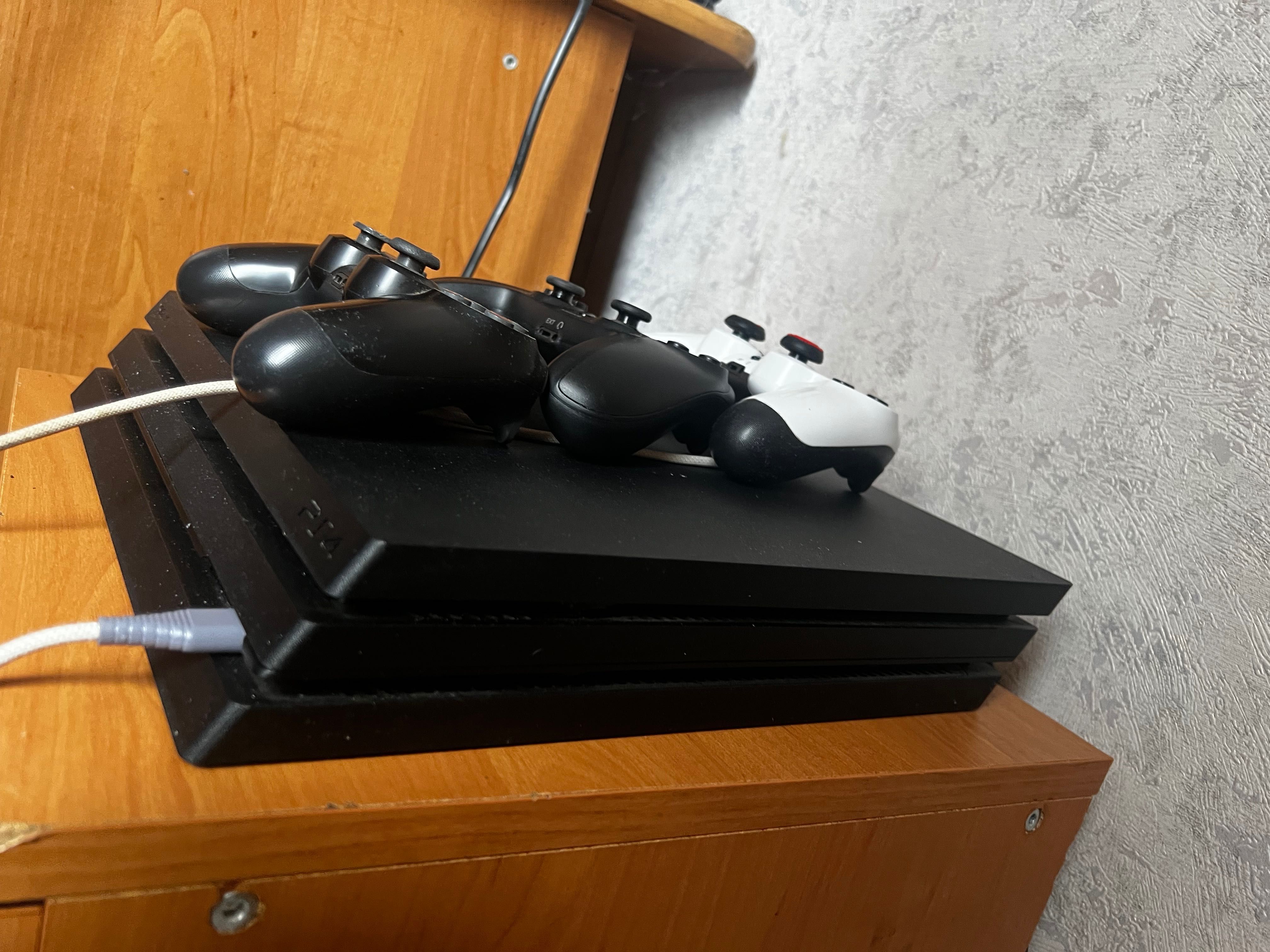 Вживане PS4 pro 1tb
