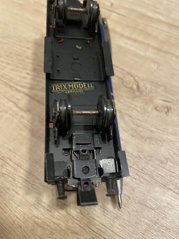 Dwuosiowy wagon Trix HO