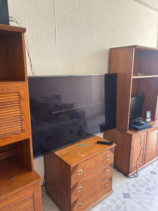 TV LG  170 cm largura , 72 altura 75 polegadas