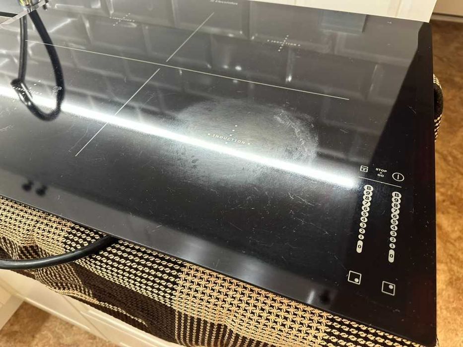 Індукційна варильна поверхня ELECTROLUX EHD 68210 P