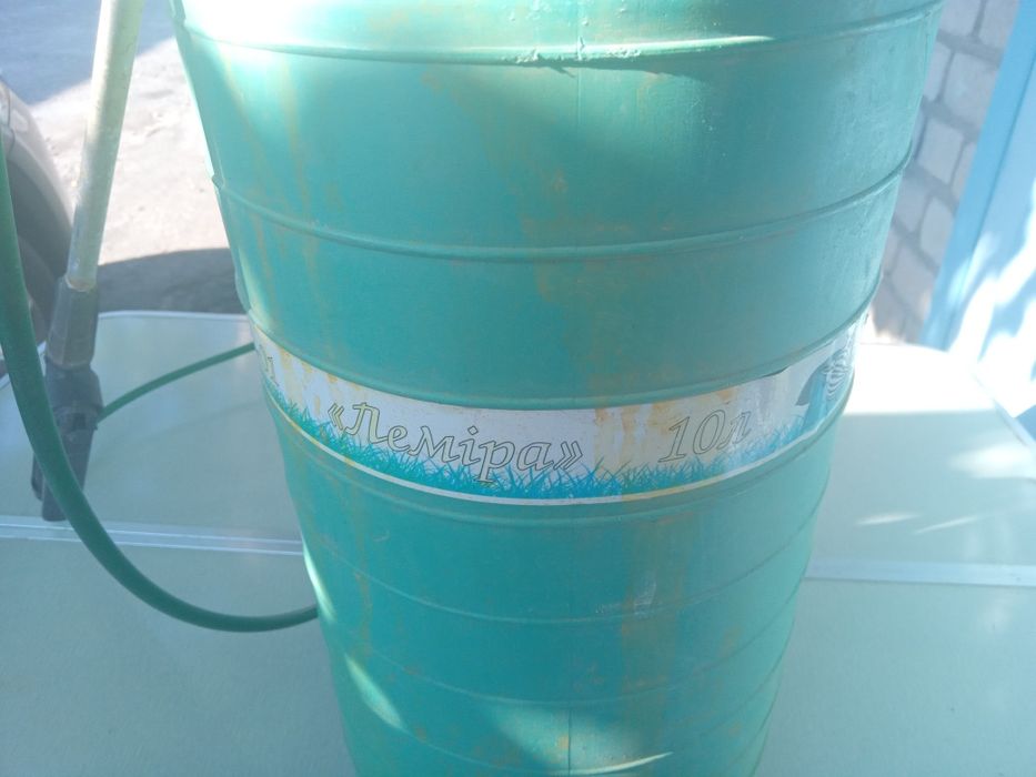 Оприскиватель..на 10л.