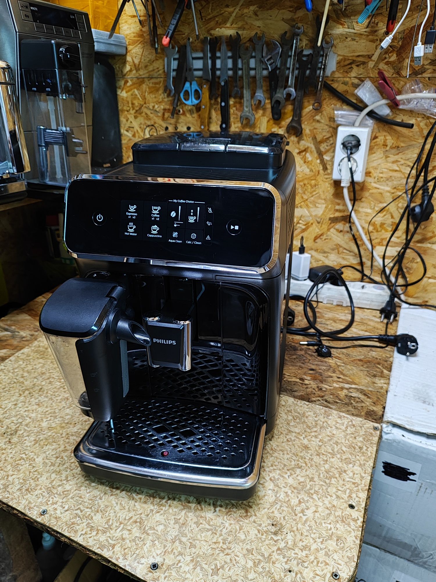 Кофемашина, кавомашина, кавоварка Philips LatteGo EP2231