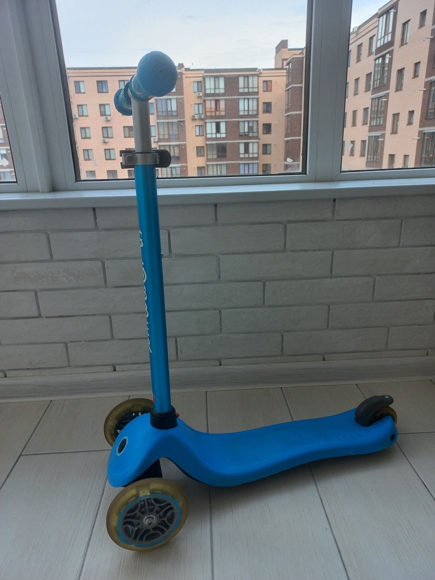 Самокат Globber Primo Lights блакитний