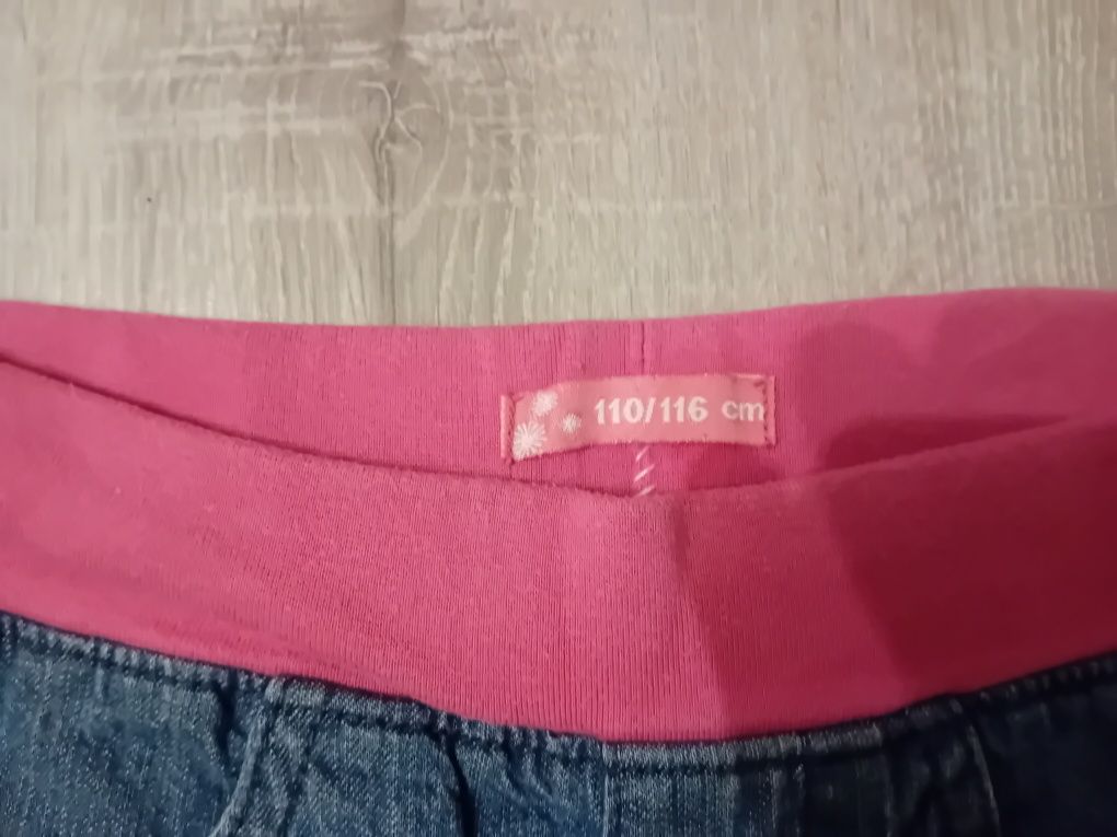 Spodnie jeansowe dla dziewczynki. Rozmiar 110/116cm