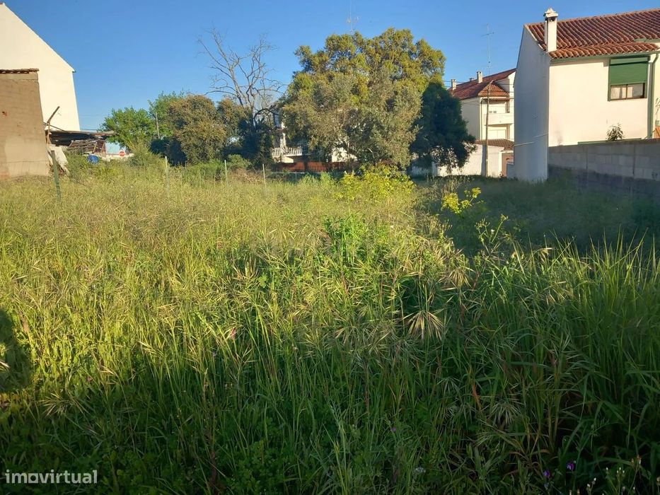 Terreno Urbano com 413m2 para construção de Moradia