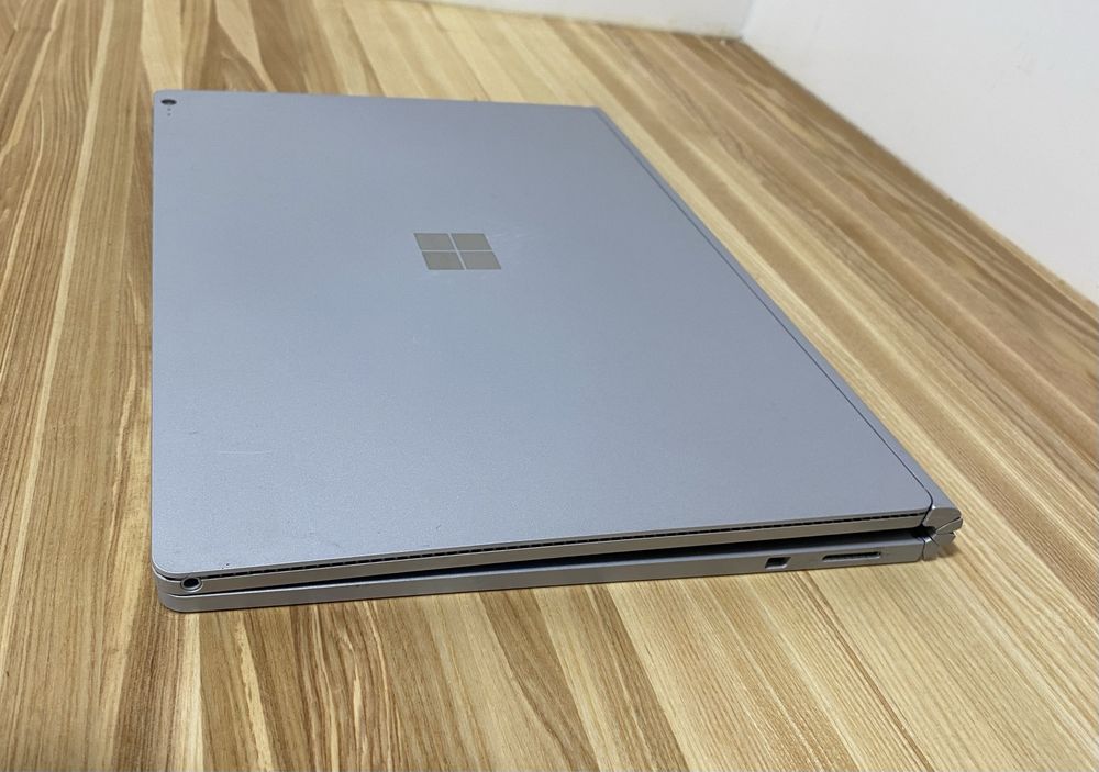 Microsoft Surface Book| i5 | 8gb | 128gb | GeForce | 3k touch