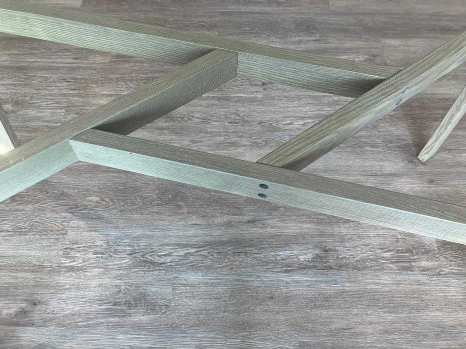 Mesa com tampo de Vidro contemporânea.