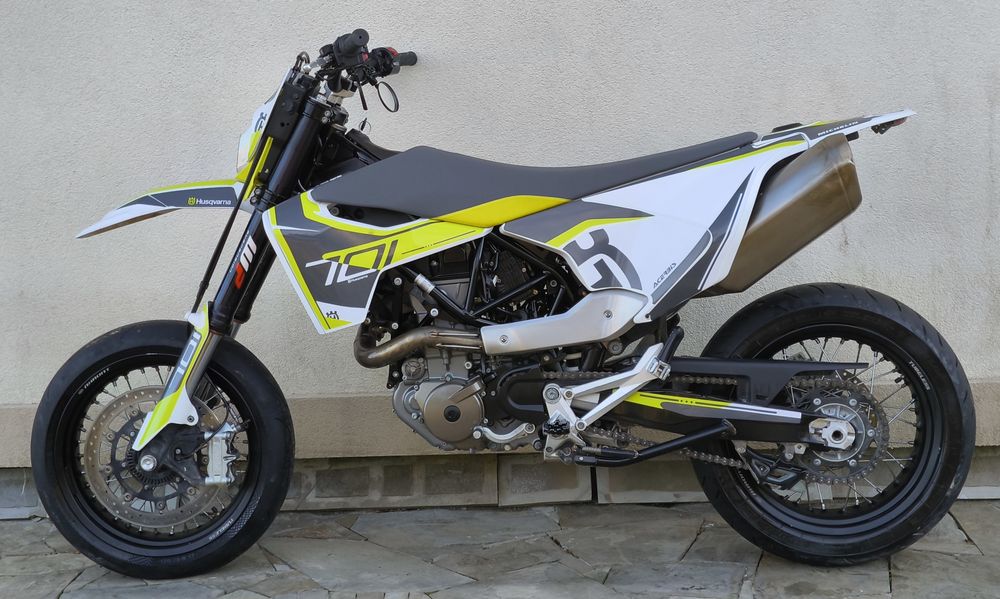 Husqvarna 701  (2023) SUPER MOTO (KTM690,GAS GAS700)
