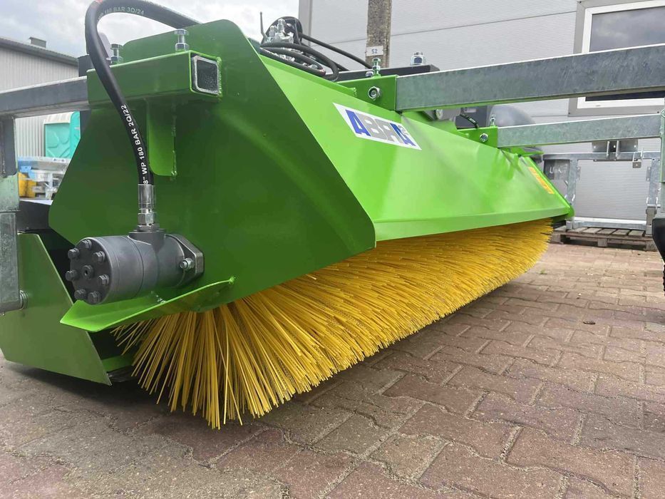 Zamiatarka do ciągnika na tuz/ wózka widłowego/ euroramkę transpor