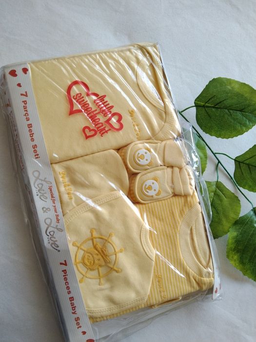 Wyprawka 7 elem body kaftanik śpiochy czapeczka niedrapki buciki ślini