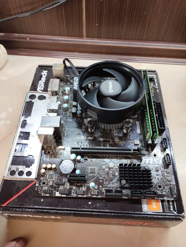 Комплект AM4 AMD Ryzen 3 2200G, MSI A320, DDR4 16GB, BOX