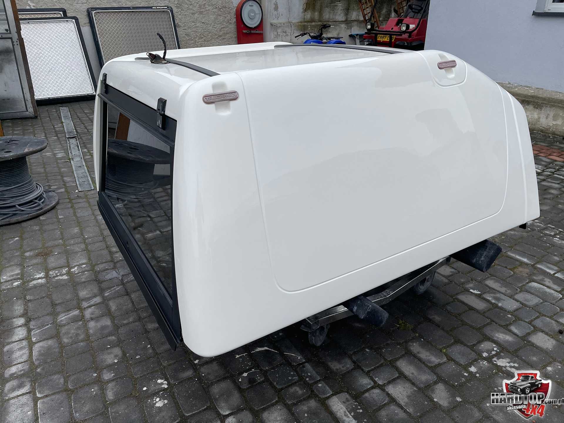 Zabudowa Toyota Hilux, WYSOKA, hardtop