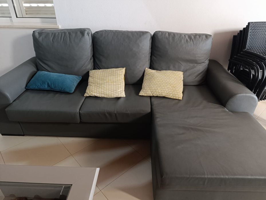 Sofá em pele sintética