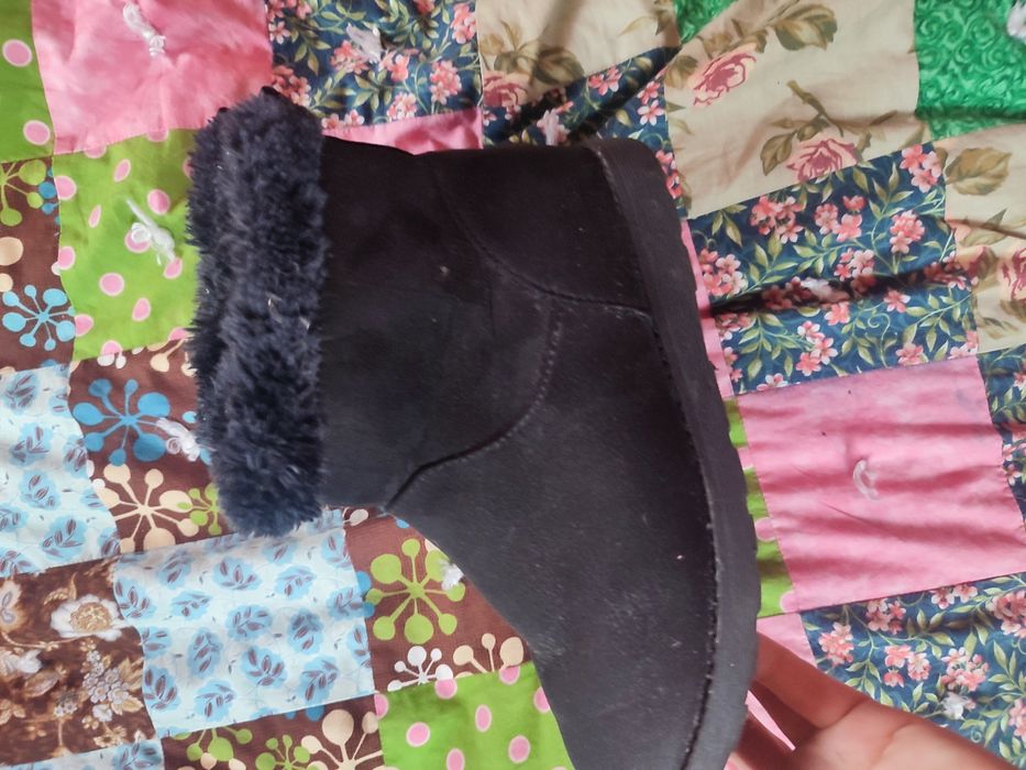 Чобітки на дівчинку