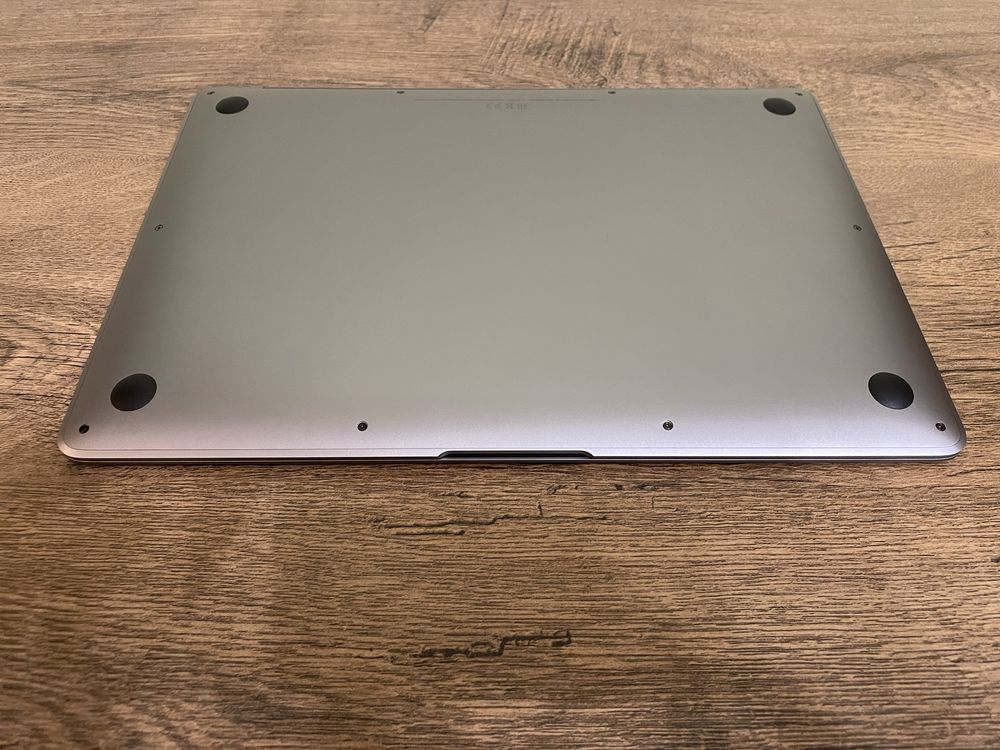 MacBook Air M1 16/256gb. A2337. Space Gray. 115 циклов акб.