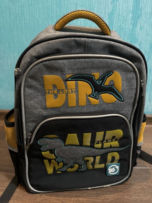 Рюкзак школьный для мальчика YES с динозаврами