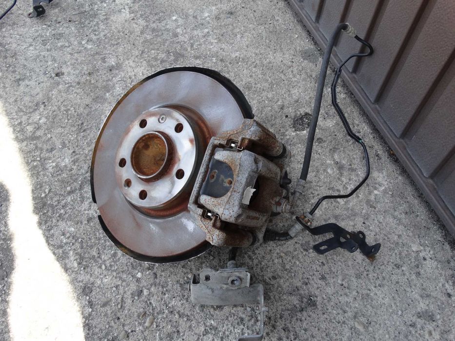 zwrotnica piasta Peugeot 3008 II 5008 2 tył lewy tarcz zacisk hamulca