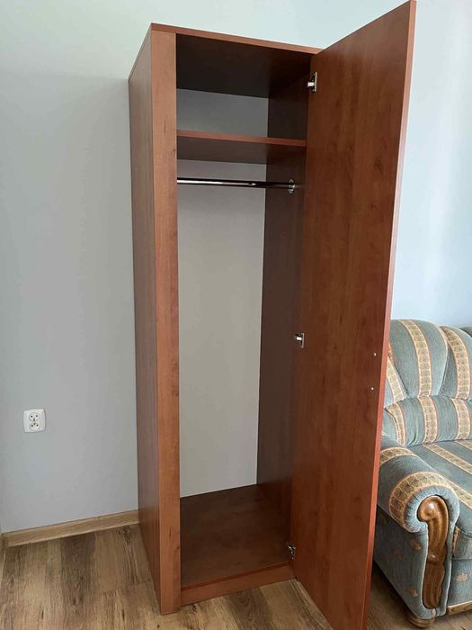 Szafa jednoskrzydłowa – kolor ciepły brąz / wiś