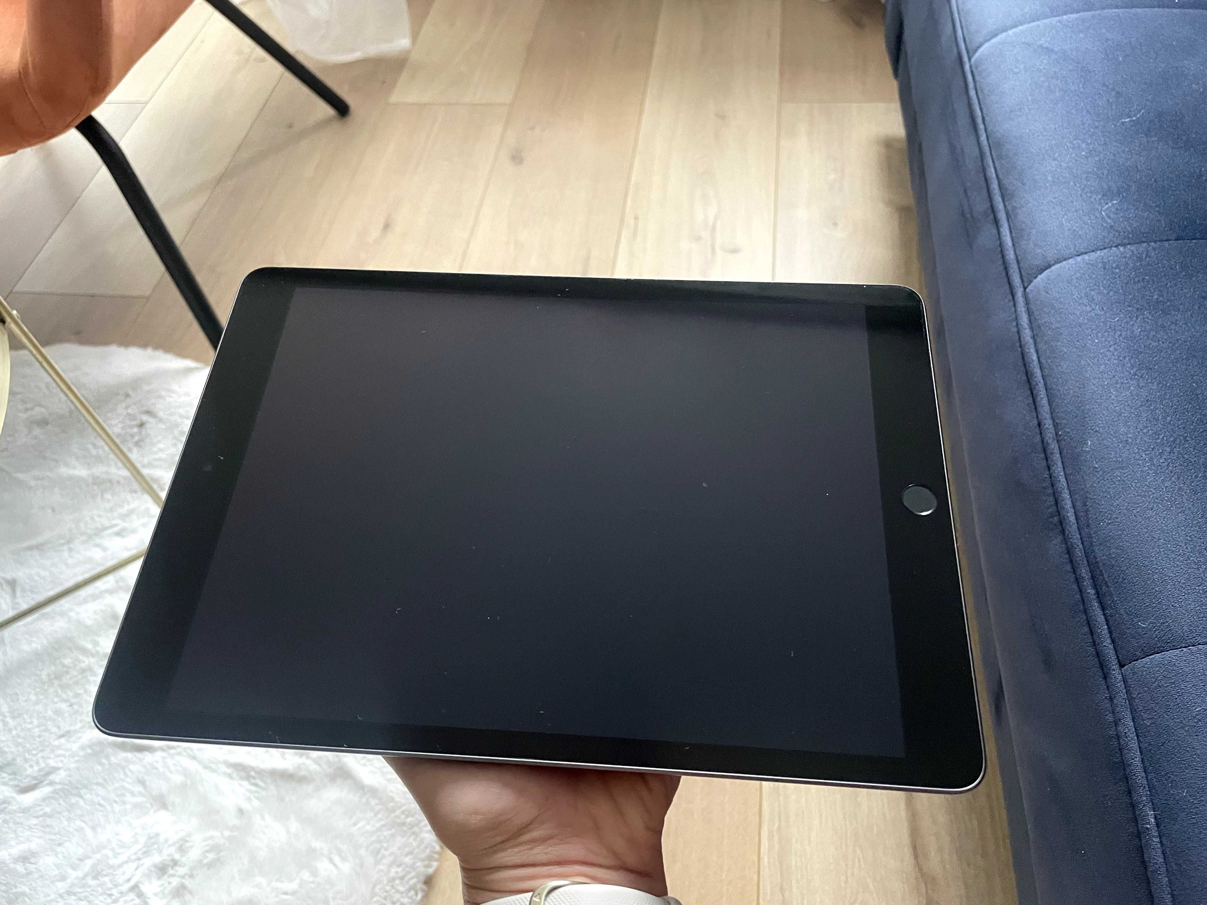 APPLE IPAD 10.2’’ WI-FI 64 GB - SPACE GREY - stan bardzo, bardzo dobry
