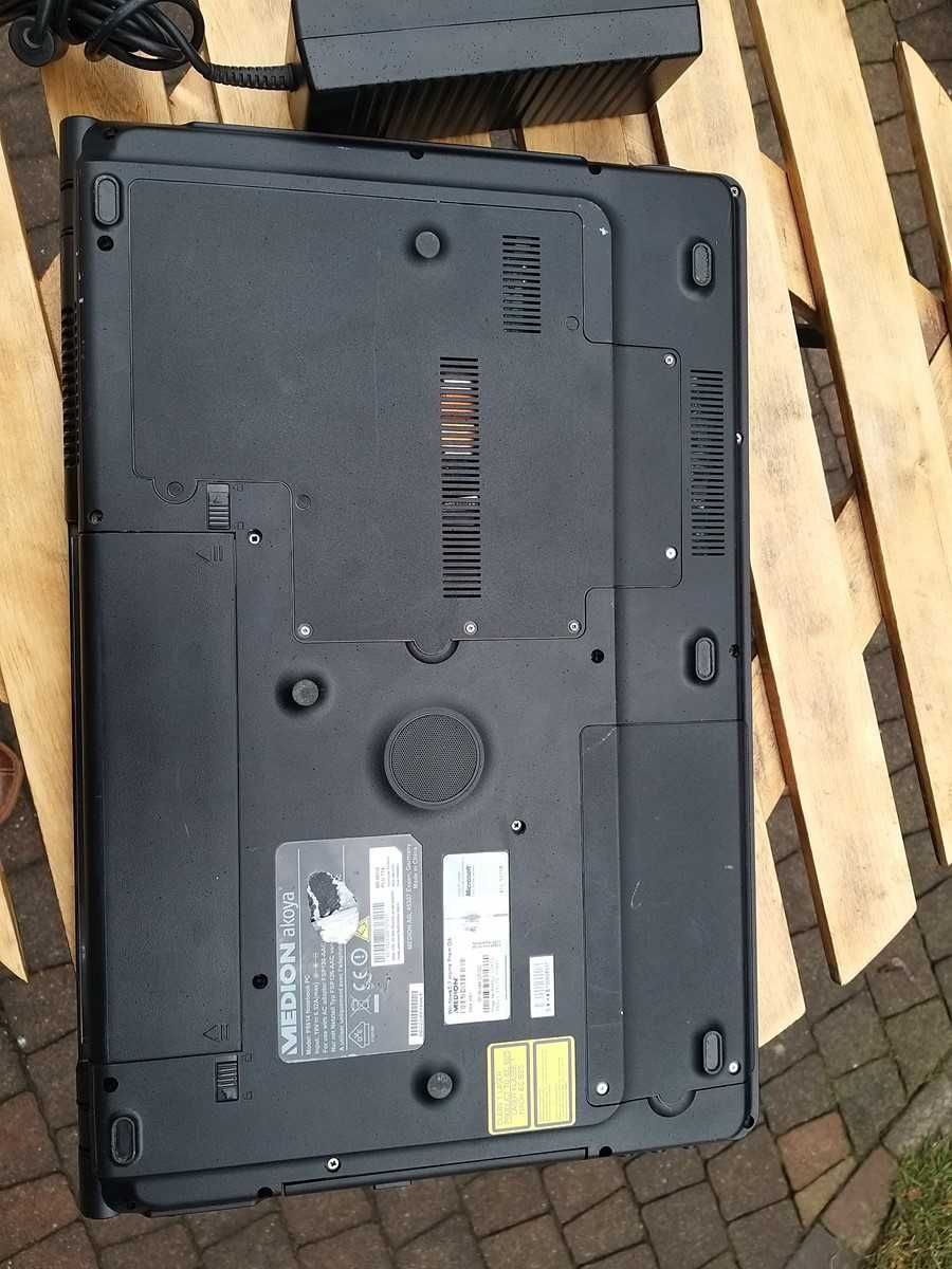 Laptop Akoya  18,4" 640GB, Core i7 , 8 GB DDR3,ATI HD HDMI