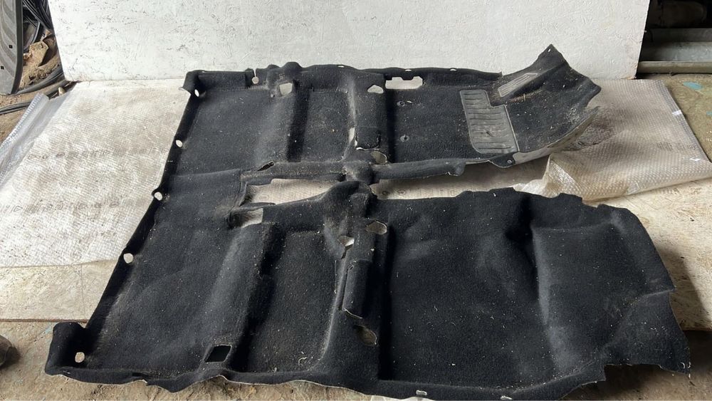 Toyota auris 2019р Підлога