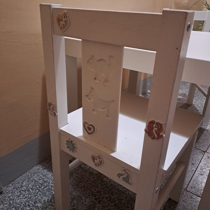 Stolik i 2 krzesełka dla dzieci