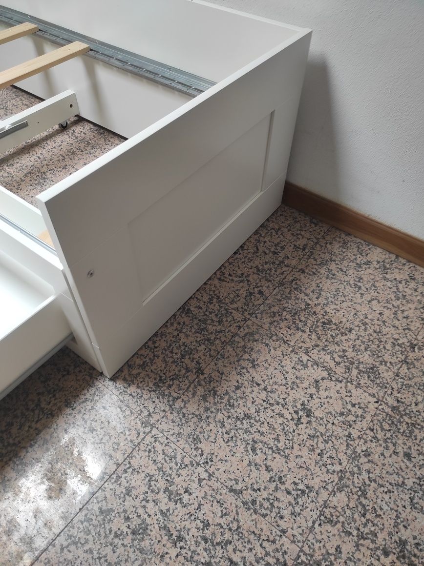 Cama de criança extensível com gavetas