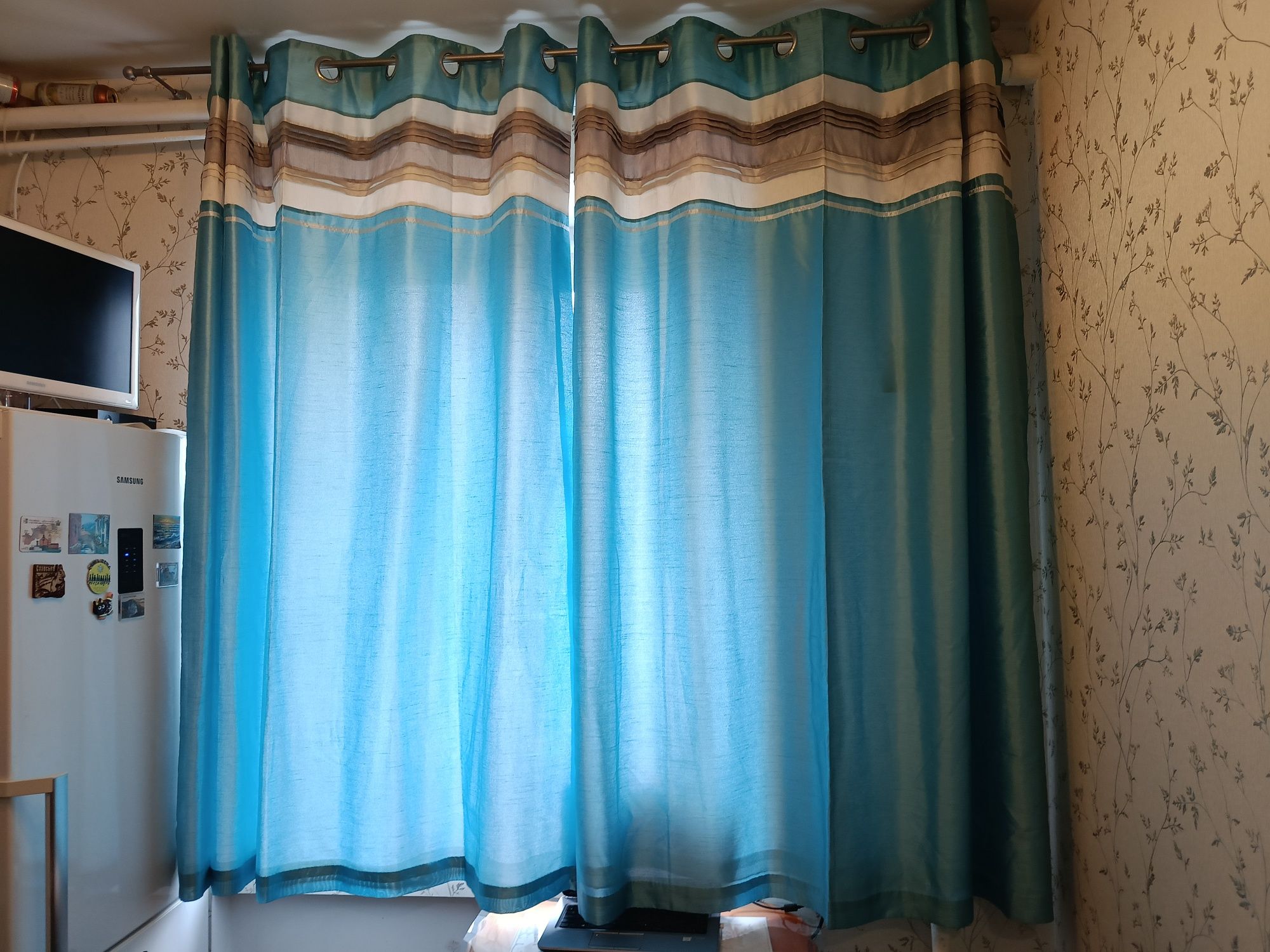 Продам штори на кухню