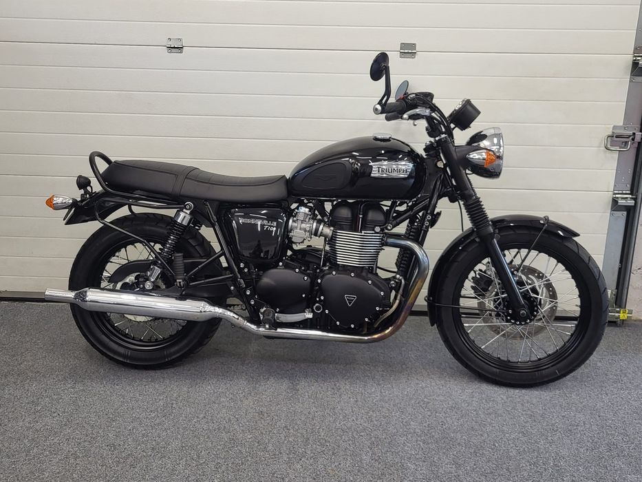 Triumph Bonneville T100 rocznik 2015 sakwy Givi