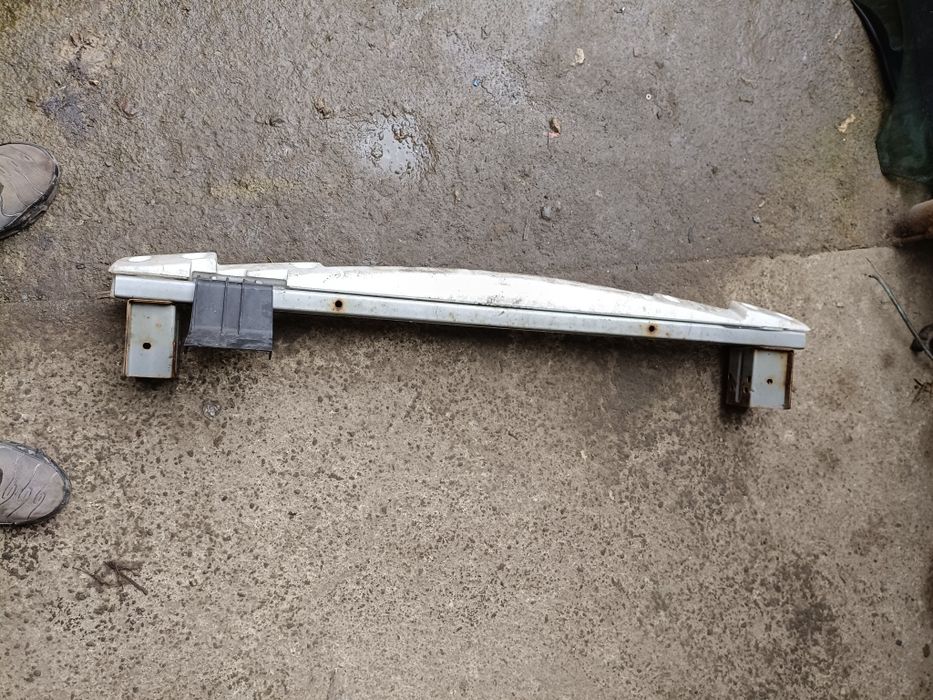 Підсилювач переднього бампера Nissan X Trail T30 2001-2007