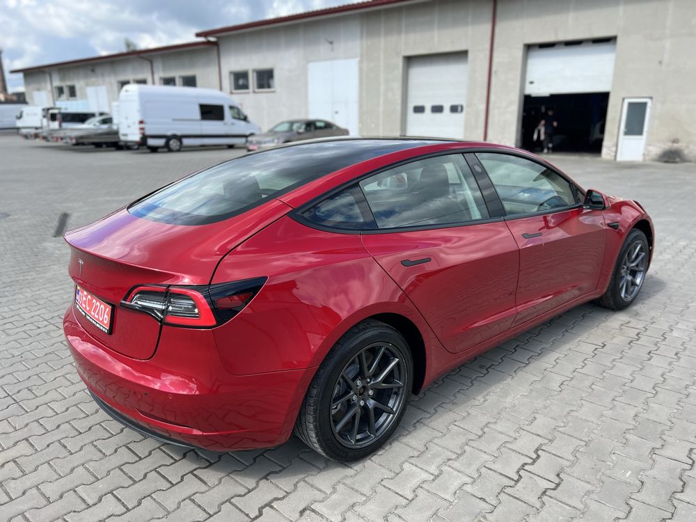 Tesla 3 2022 6 тис км