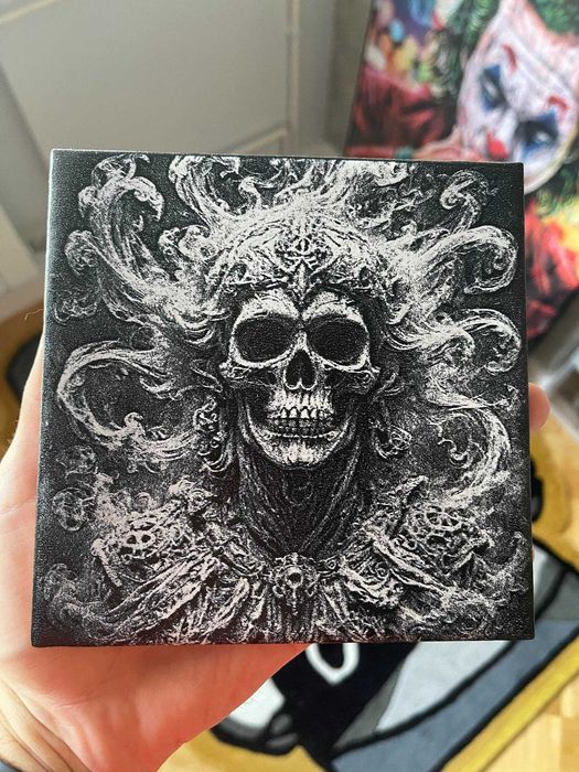 Obraz Wypalony na Płytce Ceramicznej - Koscisty Demon, 15x15 cm