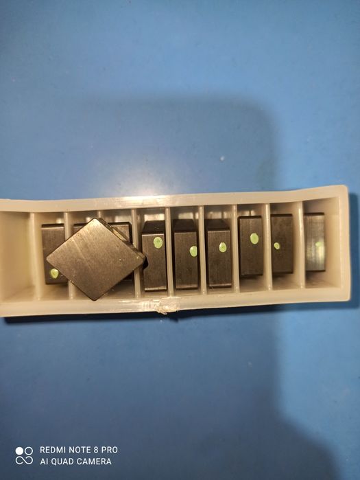 Продам токарный резец, твердосплавные пластины