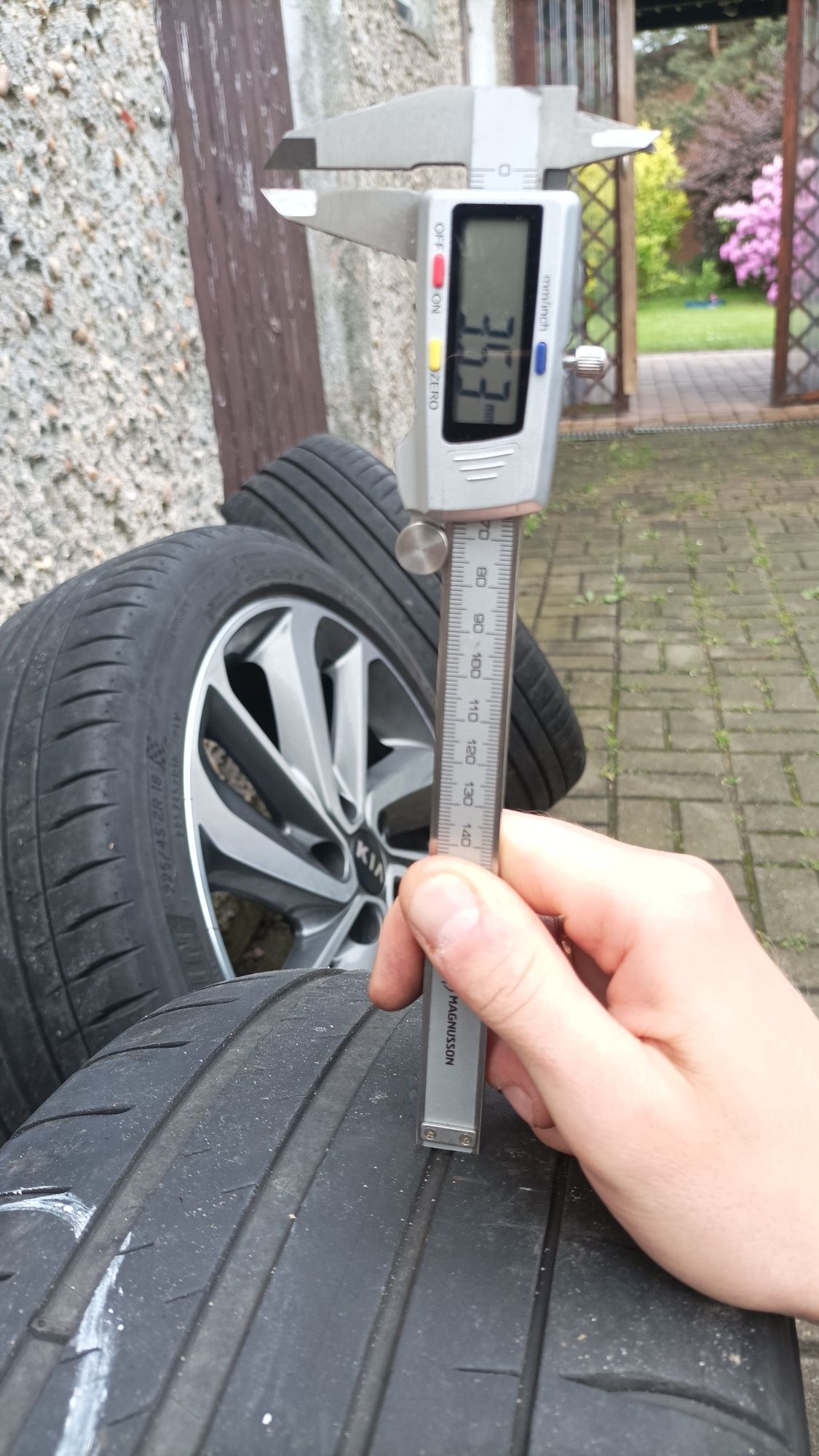 Koła (alufelgi 7.5Jx18+opony Michelin 225/45ZR18) oryginał KIA Niro