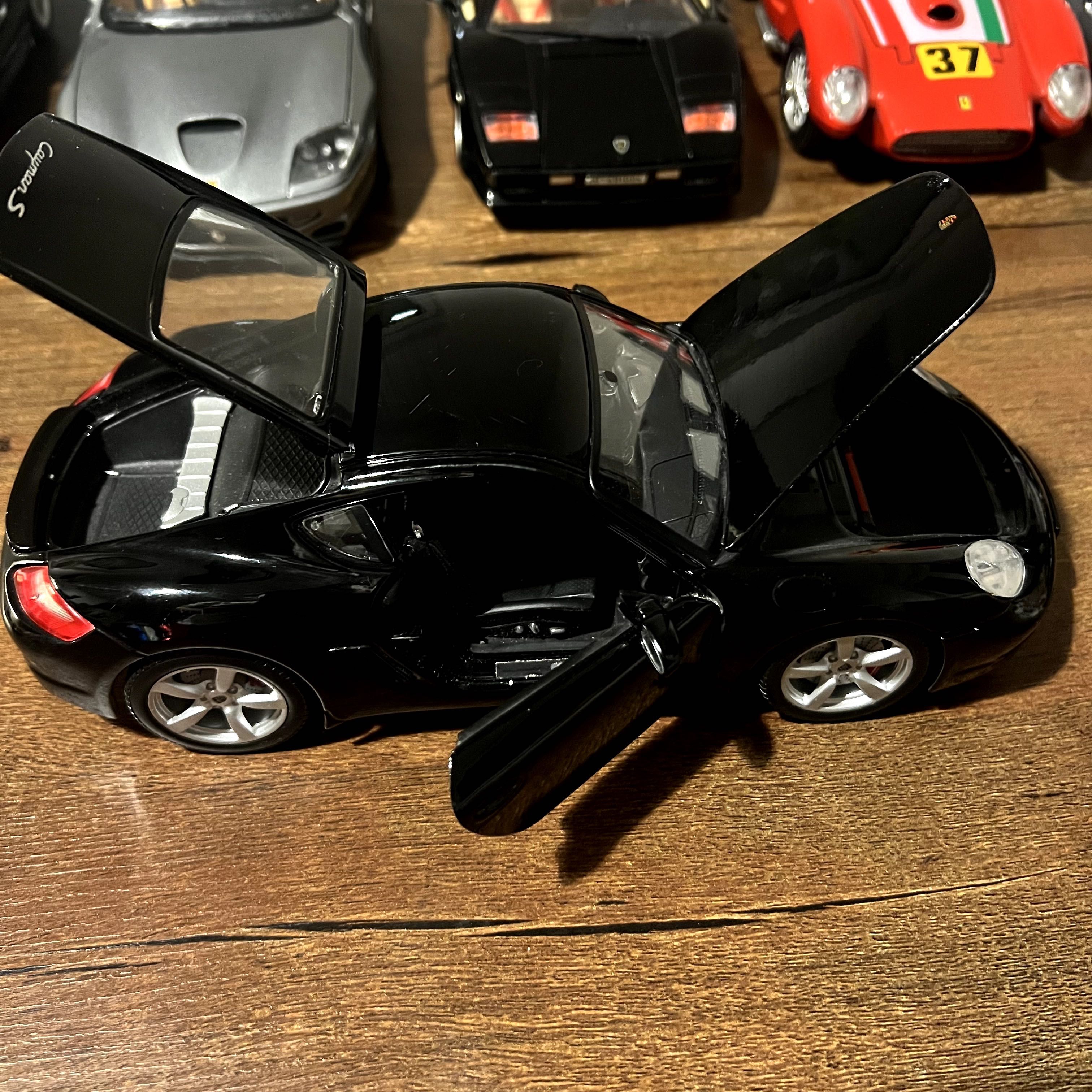 Porsche Cayman S skala 1:18 987c