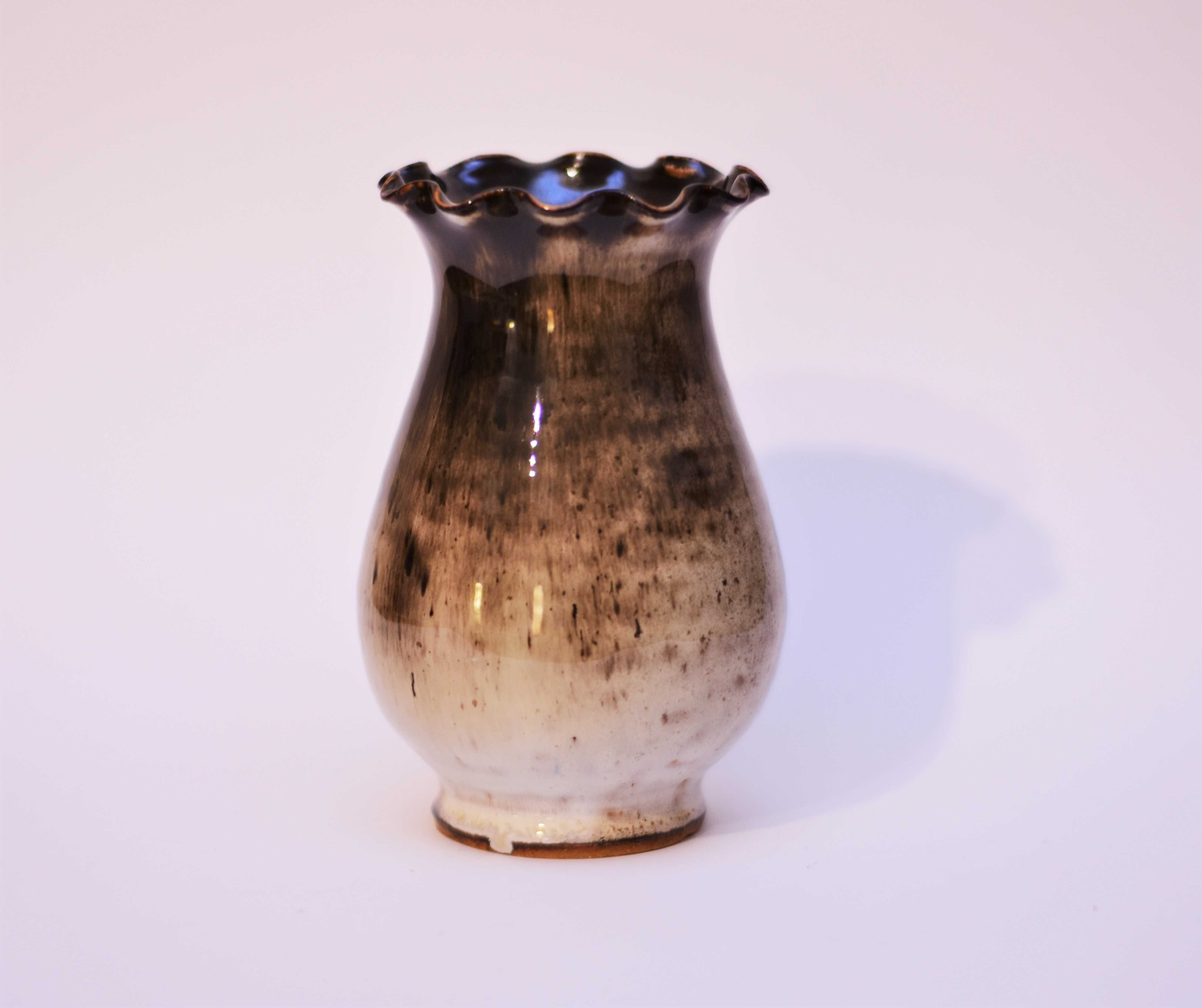 Stary wazon szkliwiony, brązowo beżowy sygnowany