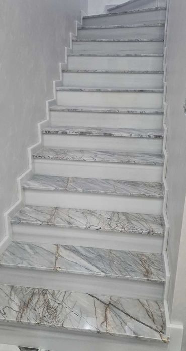 Лестница из камня (мрамор, гранит, керамогранит)