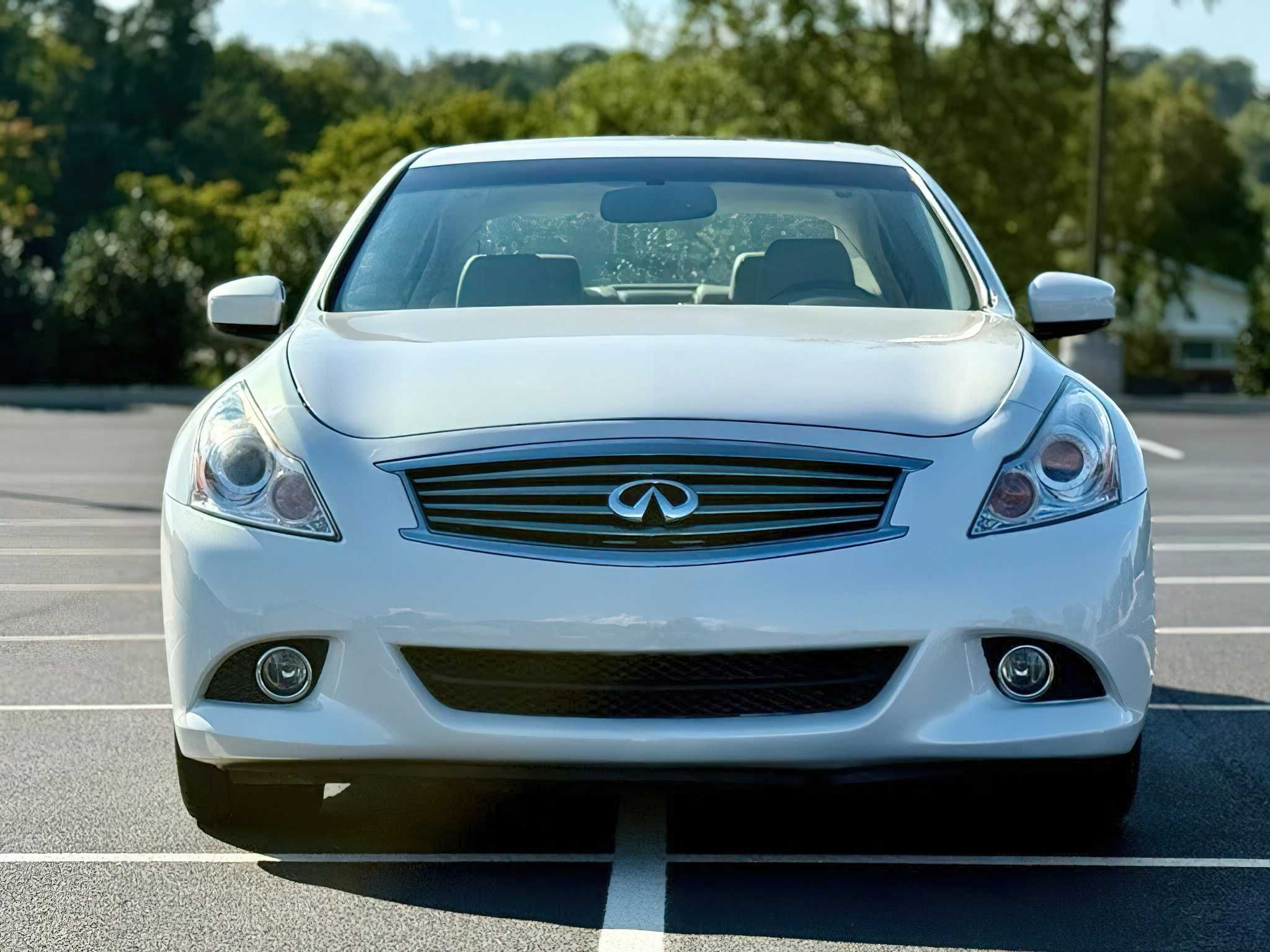 Infiniti G37      2013