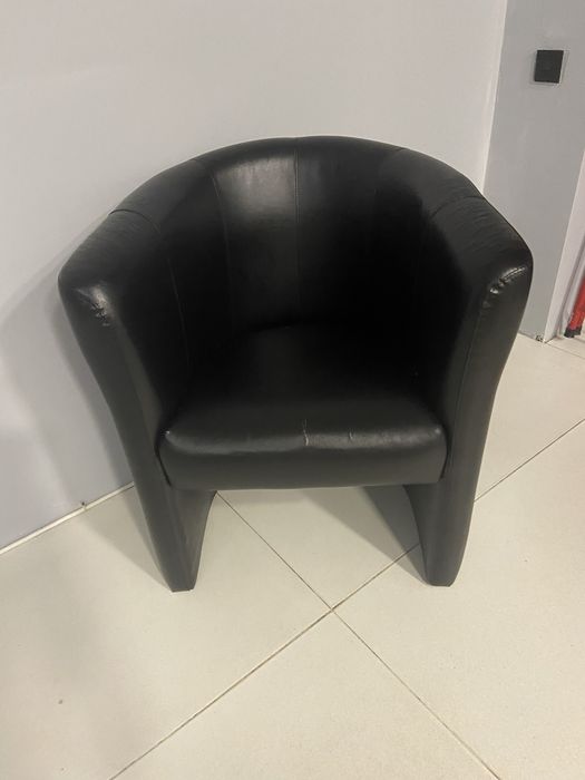 Чорні крісла, замовляли під замовлення 6шт
