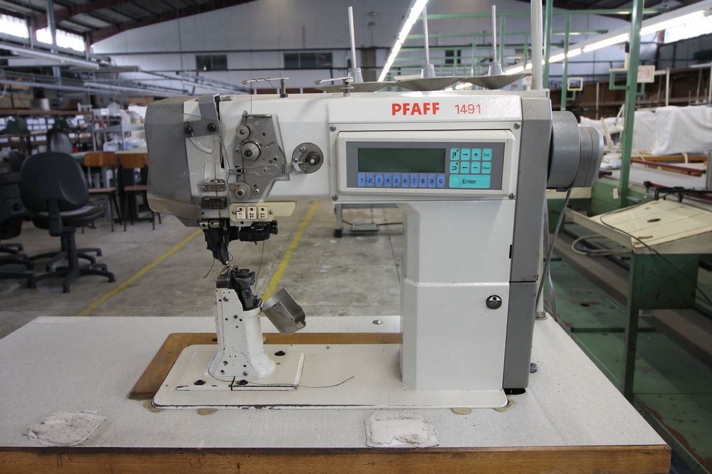 Máquina de costura PFAFF 1491