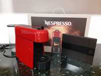 Máquina café Nespresso Essenza Plus