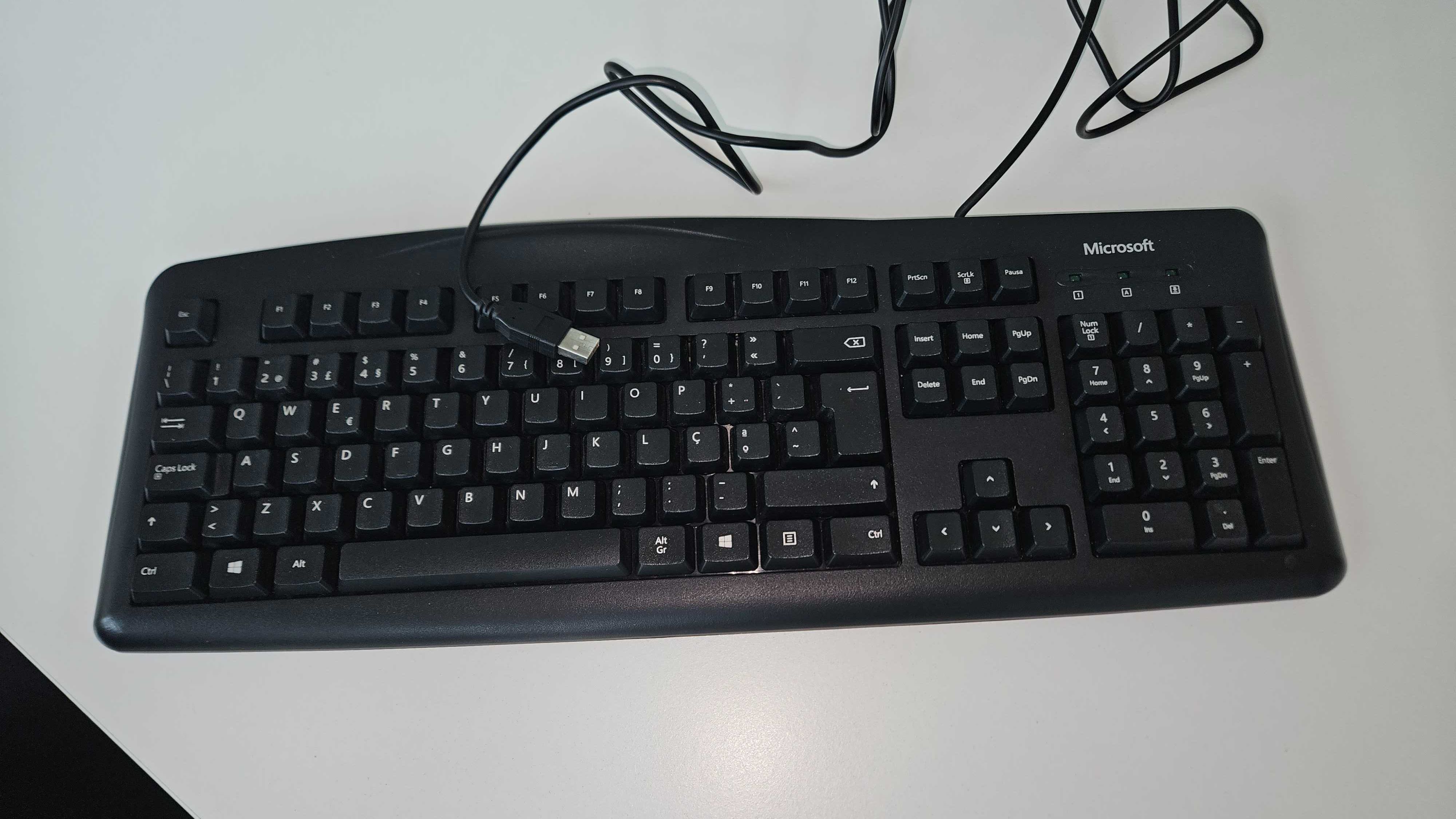 Microsoft Wired Keyboard 200 (ligação/interface USB)